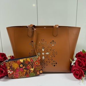 🌼LIM ED XL TOTE & POUCH SET